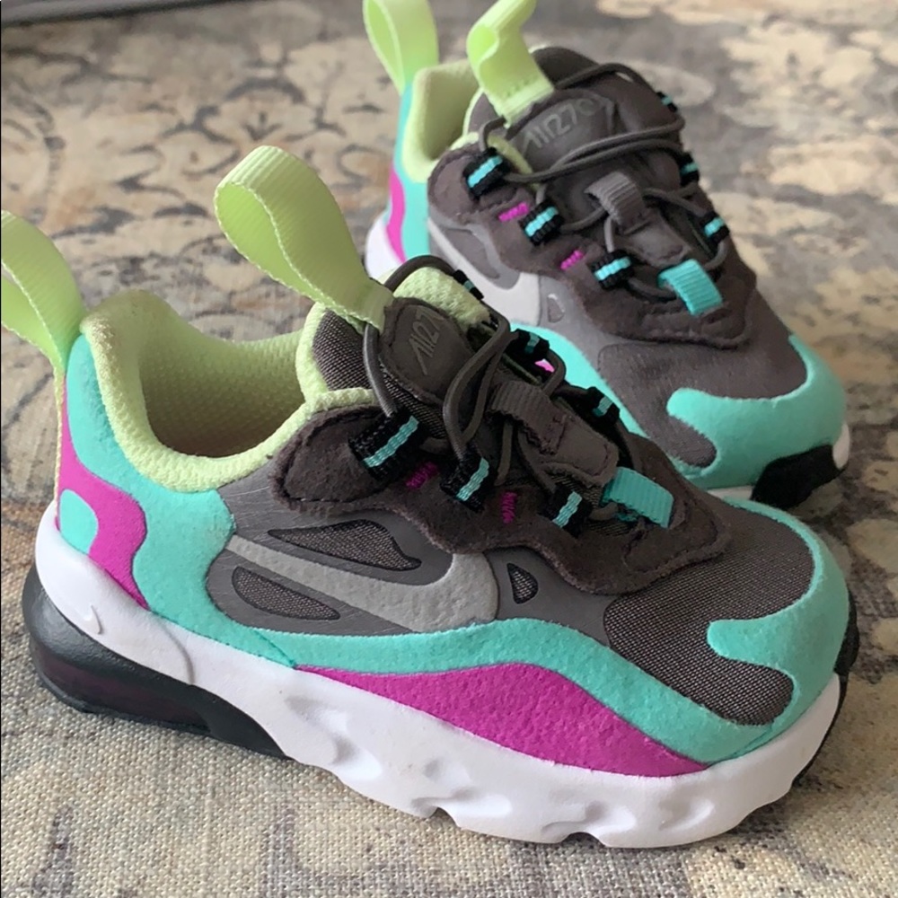 Like new baby girl size 4 Nike sneaker